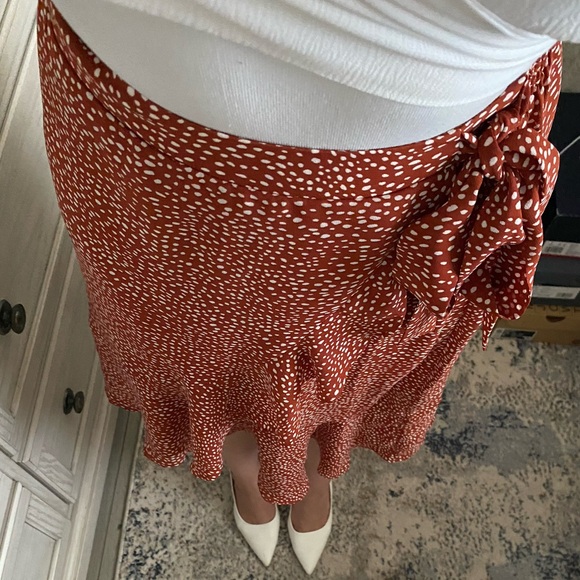 Women’s Burnt Orange&White Polkadot Asymmetrical Skirt w/ Built in Side Bow - Picture 3 of 8